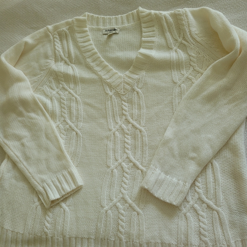Ivory vee neck sweater